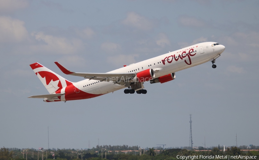 Air Canada Rouge Boeing 767-333(ER) (C-GHLQ) | Photo 309570