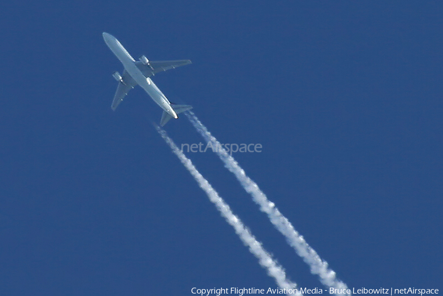 Air Canada Boeing 767-333(ER) (C-GHLV) | Photo 172037