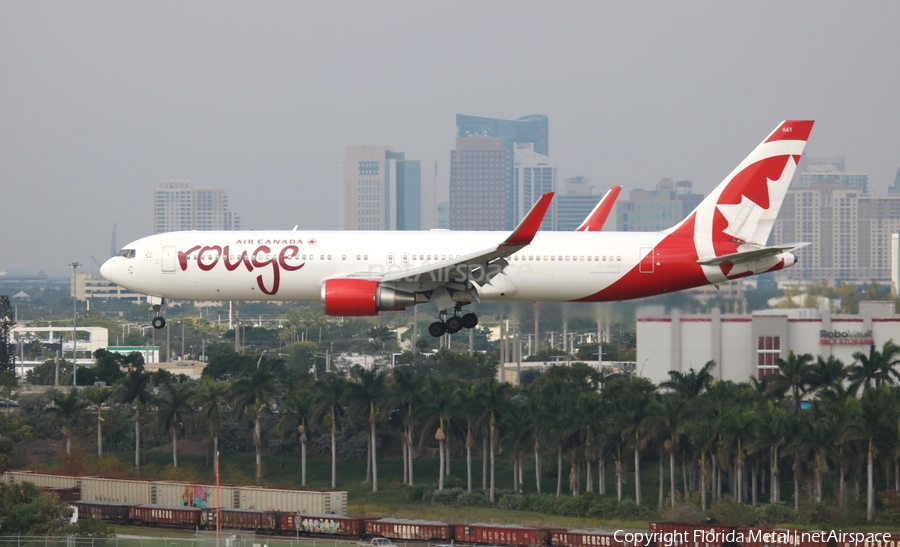 Air Canada Rouge Boeing 767-333(ER) (C-GHLV) | Photo 542684
