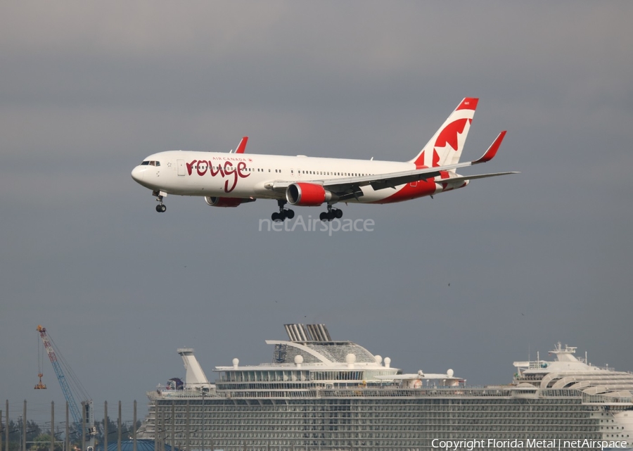 Air Canada Rouge Boeing 767-333(ER) (C-GHLV) | Photo 565120