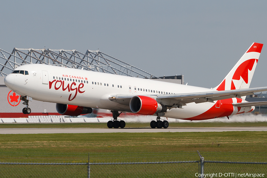 Air Canada Rouge Boeing 767-33A(ER) (C-GHPE) | Photo 441502