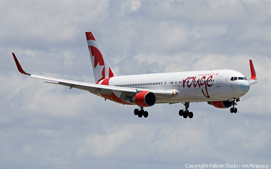 Air Canada Rouge Boeing 767-33A(ER) (C-GHPN) | Photo 324212