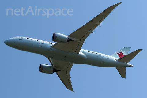 Air Canada Boeing 787-8 Dreamliner (C-GHPU) at  London - Heathrow, United Kingdom