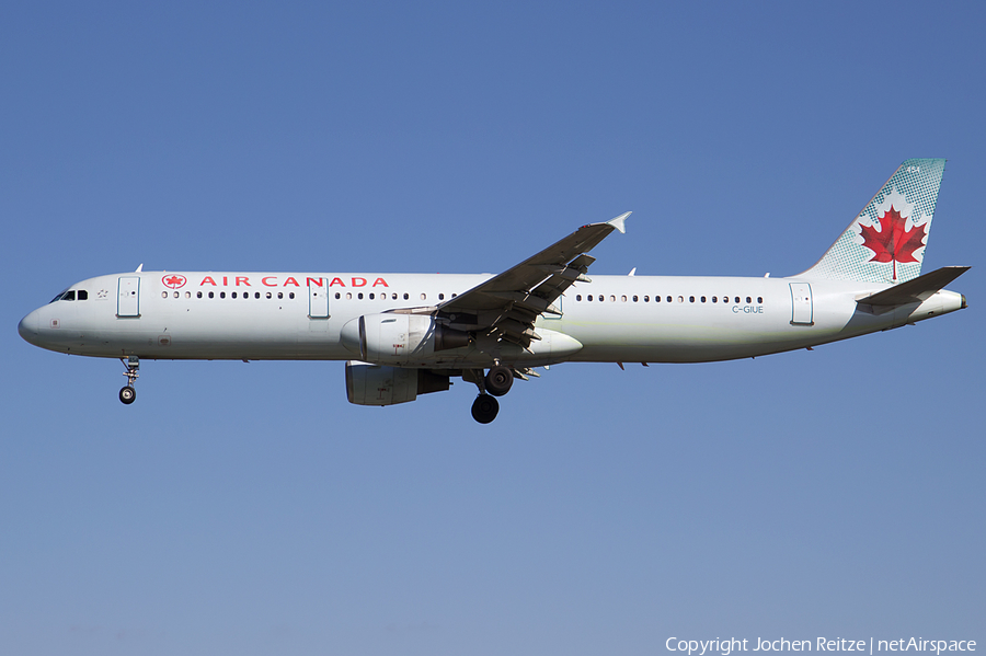 Air Canada Airbus A321-211 (C-GIUE) | Photo 38181