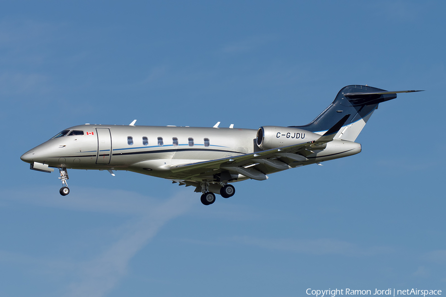 (Private) Bombardier BD-100-1A10 Challenger 350 (C-GJDU) | Photo 214604