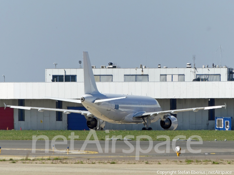 Jetlines Airbus A320-214 (C-GJLH) | Photo 673448