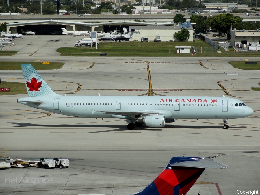 Air Canada Airbus A321-211 (C-GJWD) | Photo 19909