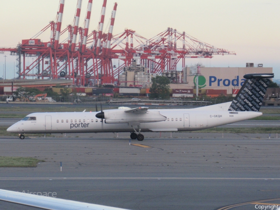 Porter Airlines Bombardier DHC-8-402Q (C-GKQH) | Photo 528547