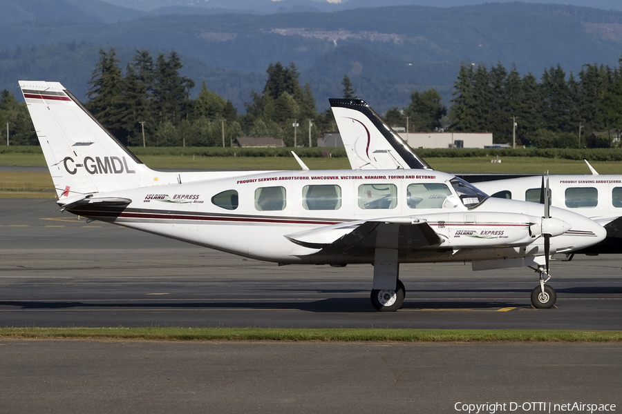 Island Express Air Piper PA-31-325 Navajo c/r (C-GMDL) | Photo 445799