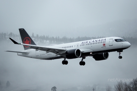 Air Canada Airbus A220-300 (C-GMYU) at  Kelowna - International, Canada