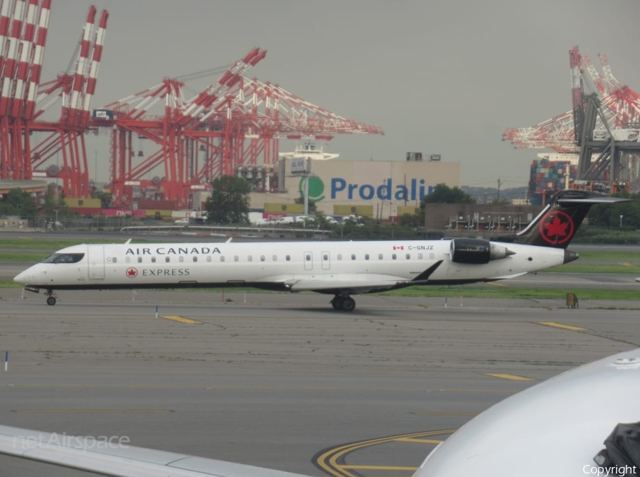 Air Canada Express (Jazz) Bombardier CRJ-705ER (C-GNJZ) | Photo 633602