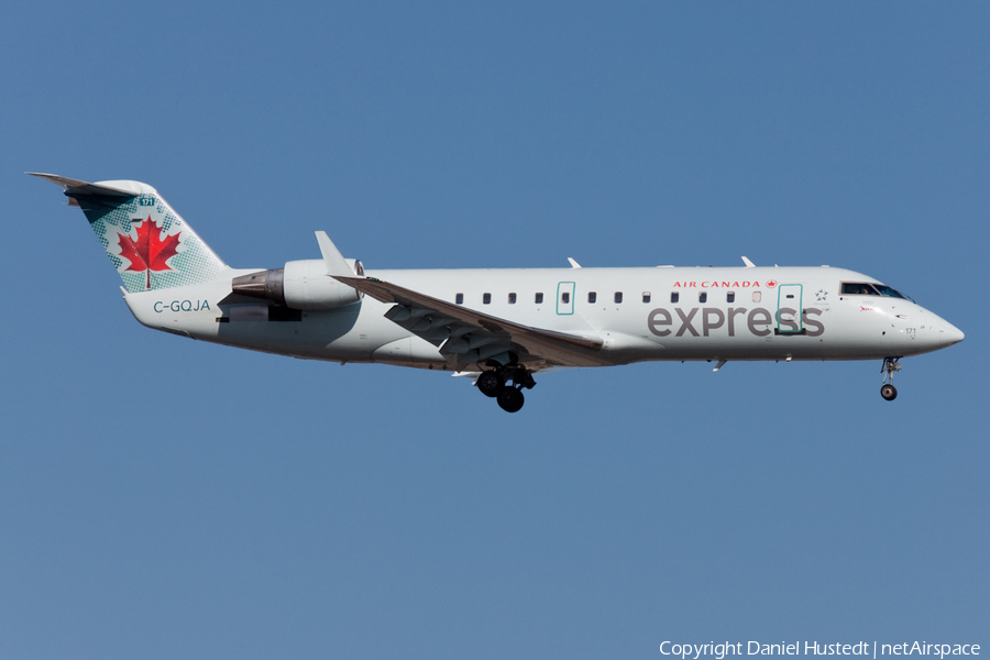 Air Canada Express (Jazz) Bombardier CRJ-200ER (C-GQJA) | Photo 428410