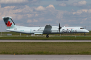 Air Canada Express (Jazz) Bombardier DHC-8-402Q (C-GSJZ) at  Calgary - International, Canada