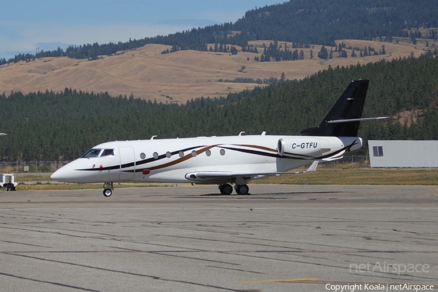 FlightExec Gulfstream G200 (C-GTFU) | Photo 535979