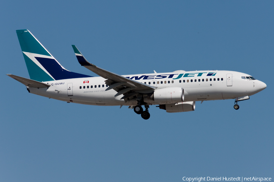 WestJet Boeing 737-7CT (C-GUWJ) | Photo 428415