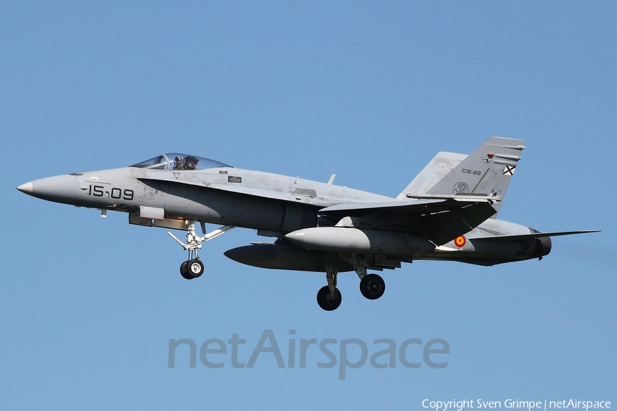 Spanish Air Force (Ejército del Aire) McDonnell Douglas EF-18A Hornet (C.15-22) | Photo 239725