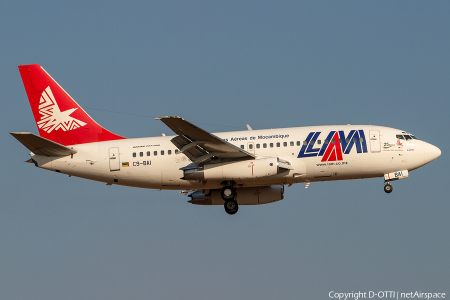 LAM - Linhas Aereas de Mocambique Boeing 737-2K9(Adv) (C9-BAI) | Photo 205701