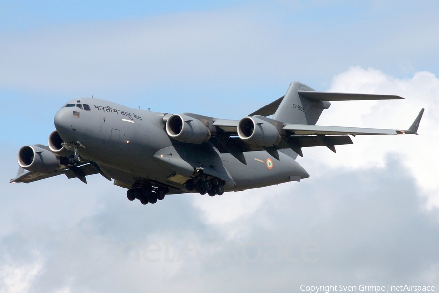 Indian Air Force Boeing C-17A Globemaster III (CB-8009) | Photo 449148