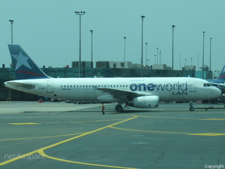 LAN Airlines Airbus A320-233 (CC-BAC) | Photo 360442