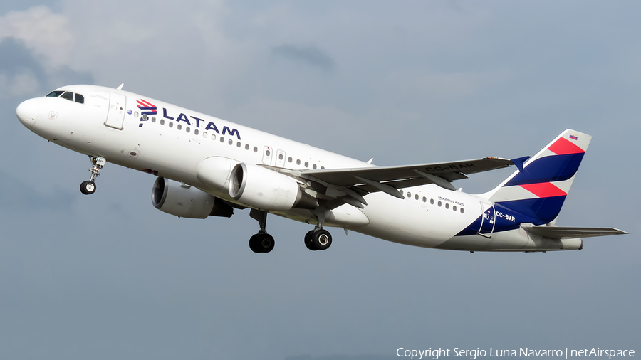 LAN Airlines Airbus A320-214 (CC-BAR) | Photo 253439