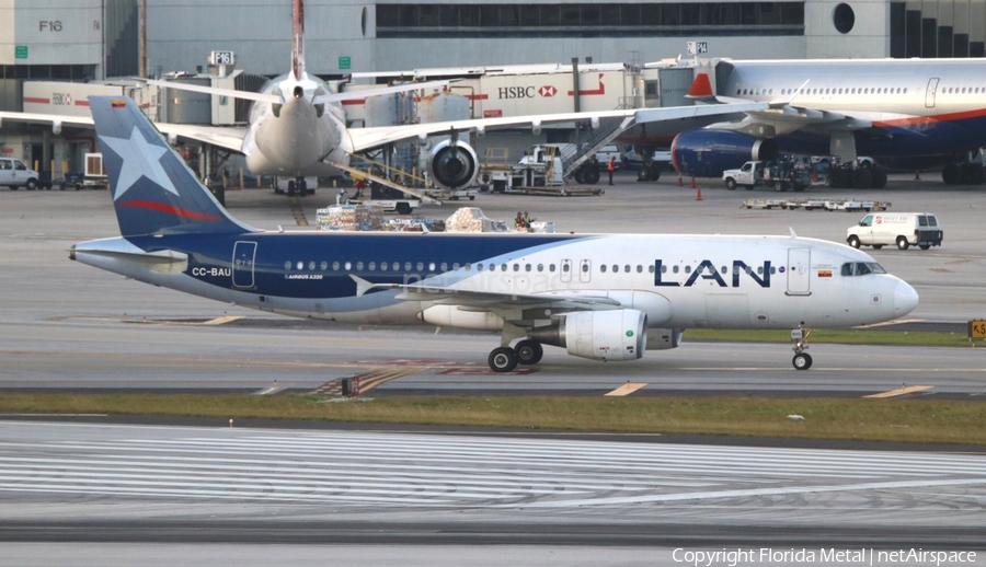 LAN Airlines Airbus A320-214 (CC-BAU) | Photo 299948