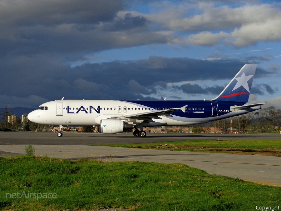 LAN Colombia Airbus A320-214 (CC-BAV) | Photo 30709