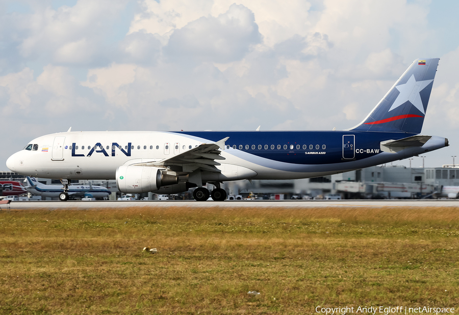 LAN Airlines Airbus A320-214 (CC-BAW) | Photo 383921