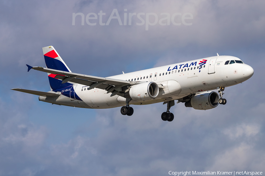 LATAM Airlines Colombia Airbus A320-214 (CC-BAX) | Photo 563528