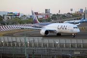 LAN Airlines Boeing 787-8 Dreamliner (CC-BBA) at  Mexico City - Lic. Benito Juarez International, Mexico