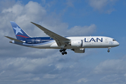 LAN Airlines Boeing 787-8 Dreamliner (CC-BBA) at  Miami - International, United States