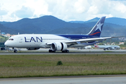 LAN Airlines Boeing 787-8 Dreamliner (CC-BBC) at  Sao Paulo - Guarulhos - Andre Franco Montoro (Cumbica), Brazil