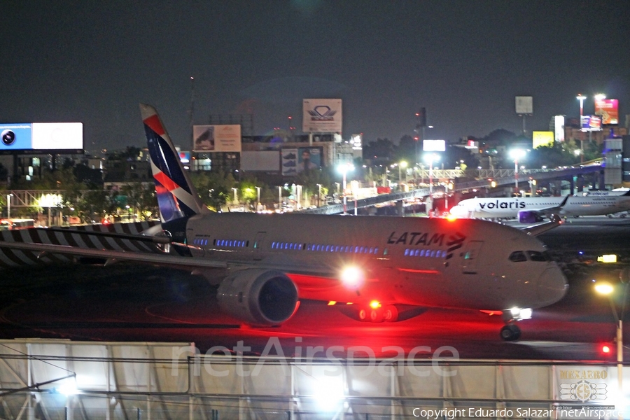 LATAM Airlines Chile Boeing 787-8 Dreamliner (CC-BBC) | Photo 360026