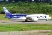 LAN Airlines Boeing 787-8 Dreamliner (CC-BBG) at  Sao Paulo - Guarulhos - Andre Franco Montoro (Cumbica), Brazil