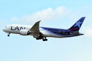 LAN Airlines Boeing 787-8 Dreamliner (CC-BBH) at  Sao Paulo - Guarulhos - Andre Franco Montoro (Cumbica), Brazil