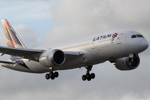 LATAM Airlines Chile Boeing 787-8 Dreamliner (CC-BBH) at  Miami - International, United States