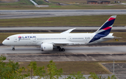LATAM Airlines Chile Boeing 787-8 Dreamliner (CC-BBJ) at  Sao Paulo - Guarulhos - Andre Franco Montoro (Cumbica), Brazil