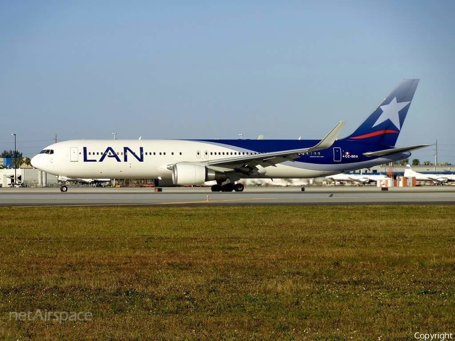 LAN Airlines Boeing 767-316(ER) (CC-BDA) | Photo 146379