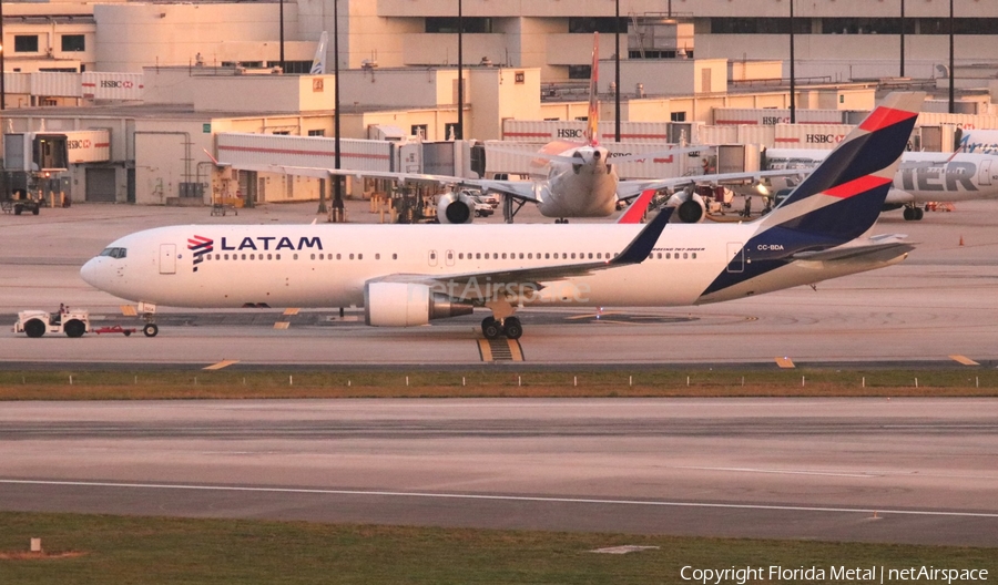 LAN Airlines Boeing 767-316(ER) (CC-BDA) | Photo 306892