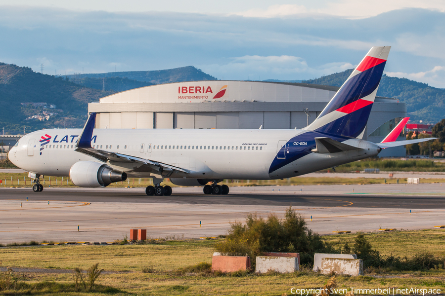 LATAM Airlines Chile Boeing 767-316(ER) (CC-BDA) | Photo 359794