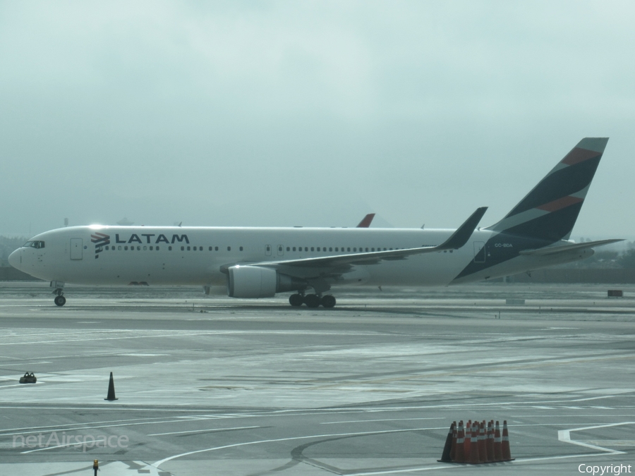 LATAM Airlines Chile Boeing 767-316(ER) (CC-BDA) | Photo 360448