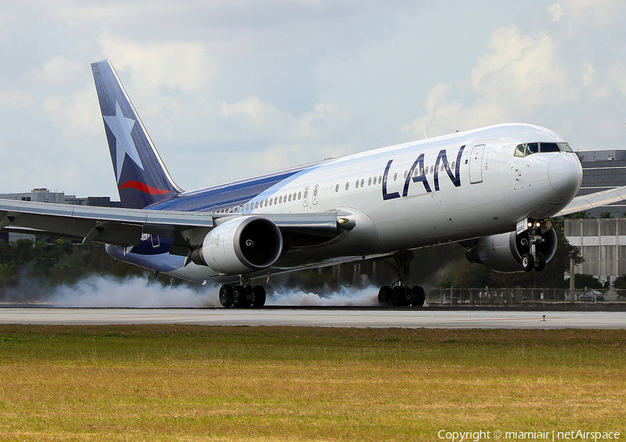 LAN Airlines Boeing 767-316(ER) (CC-BDB) | Photo 219098