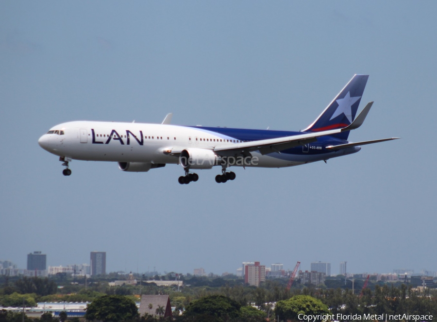 LAN Airlines Boeing 767-316(ER) (CC-BDB) | Photo 555513