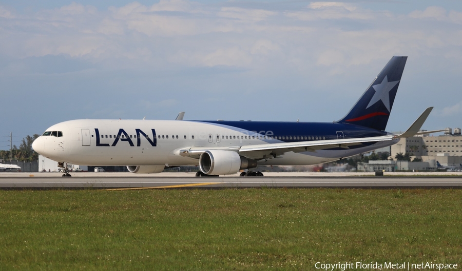 LAN Airlines Boeing 767-316(ER) (CC-BDC) | Photo 336019