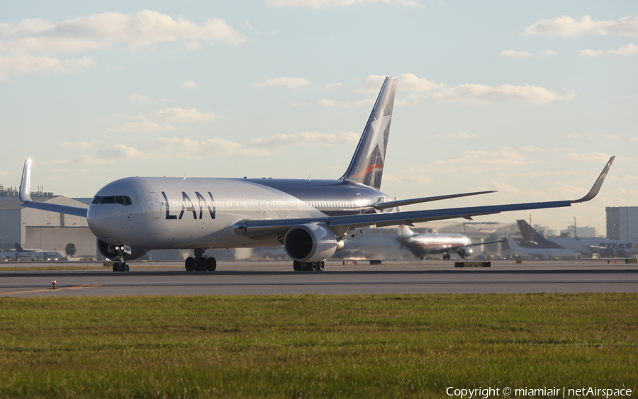 LAN Airlines Boeing 767-316(ER) (CC-BDF) | Photo 32946