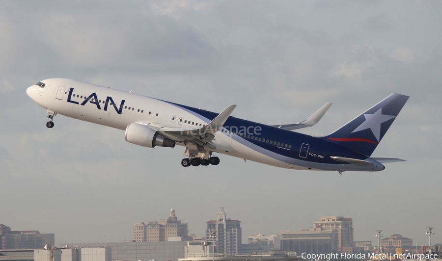 LAN Airlines Boeing 767-316(ER) (CC-BDF) | Photo 556065