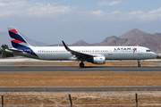LATAM Airlines Chile Airbus A321-211 (CC-BEB) at  Santiago - Comodoro Arturo Merino Benitez International, Chile
