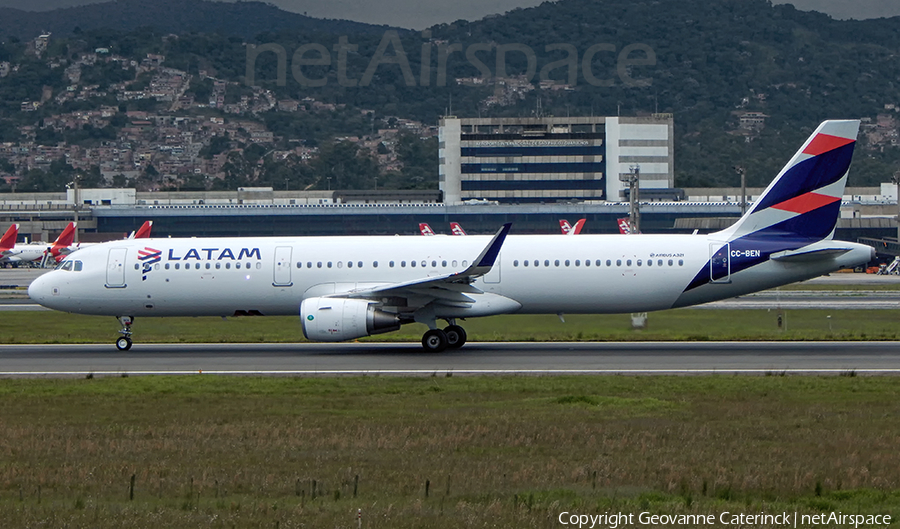 LATAM Airlines Chile Airbus A321-211 (CC-BEN) | Photo 340319