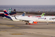 LATAM Airlines Chile Airbus A321-211 (CC-BEP) at  Gran Canaria, Spain