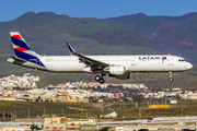 LATAM Airlines Chile Airbus A321-211 (CC-BEQ) at  Gran Canaria, Spain