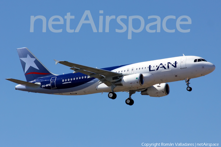 LAN Airlines Airbus A320-214 (CC-BFG) | Photo 343675